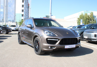Подержанный автомобиль Porsche Cayenne 2013 года (3 фото)