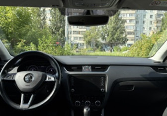 Подержанный автомобиль Skoda Octavia Liftback 2020 года (11 фото)