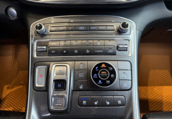 Подержанный автомобиль Hyundai Santa Fe 2021 года (12 фото)