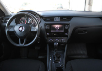Подержанный автомобиль Skoda Octavia Liftback 2018 года (9 фото)