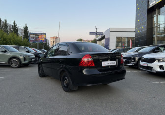 Подержанный автомобиль Chevrolet Aveo Sedan 2011 года (7 фото)