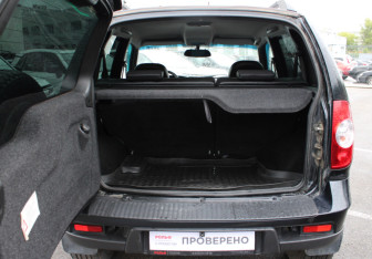 Подержанный автомобиль Chevrolet Niva 2010 года (15 фото)