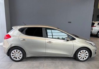 Подержанный автомобиль Kia Ceed Hatchback 2015 года (5 фото)