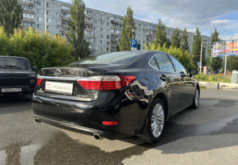 Подержанный автомобиль Lexus ES 2014 года (5 фото)