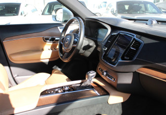 Подержанный автомобиль Volvo XC90 2017 года (8 фото)