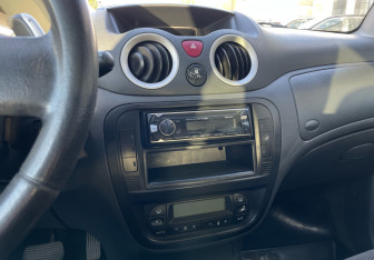 Подержанный автомобиль Citroen C3 Hatchback 2006 года (13 фото)