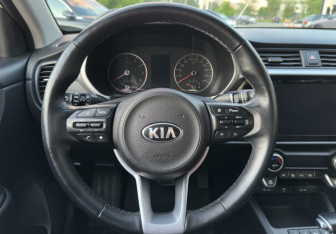 Подержанный автомобиль Kia Rio Sedan 2020 года (14 фото)
