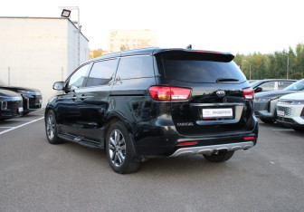 Подержанный автомобиль Kia Carnival 2017 года (6 фото)