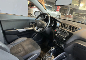 Подержанный автомобиль Kia Rio Hatchback 2012 года (13 фото)