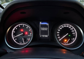 Подержанный автомобиль Toyota Camry Sedan 2021 года (15 фото)