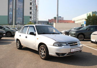 Подержанный автомобиль Daewoo Nexia Sedan 2011 года (3 фото)