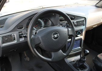 Подержанный автомобиль Daewoo Nexia Sedan 2011 года (7 фото)