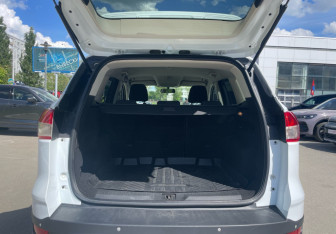 Подержанный автомобиль Ford Kuga 2014 года (17 фото)