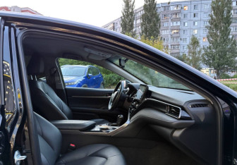 Подержанный автомобиль Toyota Camry Sedan 2021 года (10 фото)