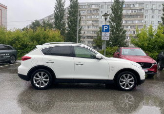 Подержанный автомобиль Infiniti QX50 2014 года (4 фото)