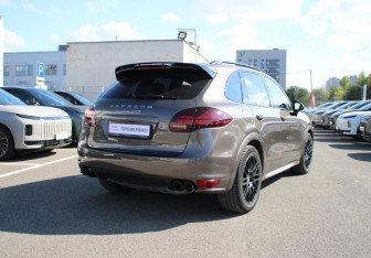 Подержанный автомобиль Porsche Cayenne 2013 года (4 фото)