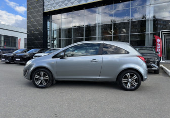 Подержанный автомобиль Opel Corsa 2011 года (8 фото)