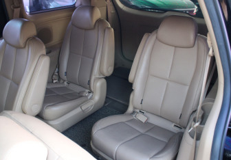 Подержанный автомобиль Kia Carnival 2017 года (20 фото)