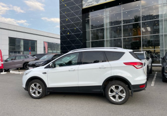 Подержанный автомобиль Ford Kuga 2014 года (8 фото)