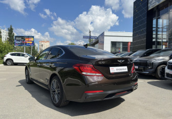 Подержанный автомобиль Genesis G70 2019 года (7 фото)