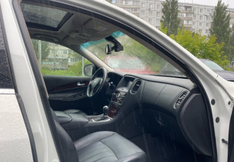 Подержанный автомобиль Infiniti QX50 2014 года (10 фото)
