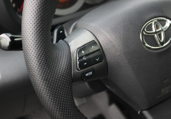 Подержанный автомобиль Toyota RAV4 2011 года (17 фото)