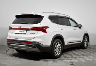 Подержанный автомобиль Hyundai Santa Fe 2022 года (5 фото)