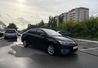 Подержанный автомобиль Toyota Corolla Sedan 2018 года (3 фото)
