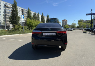 Подержанный автомобиль Toyota Corolla Sedan 2018 года (6 фото)