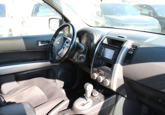 Подержанный автомобиль Nissan X-Trail 2014 года (8 фото)