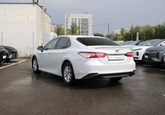 Подержанный автомобиль Toyota Camry Sedan 2018 года (6 фото)