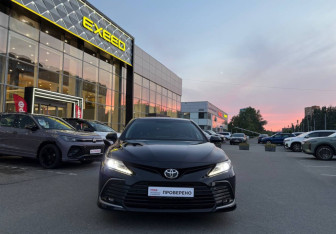 Подержанный автомобиль Toyota Camry Sedan 2021 года (2 фото)