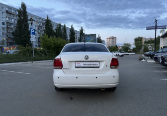 Подержанный автомобиль Volkswagen Polo Sedan 2012 года (6 фото)