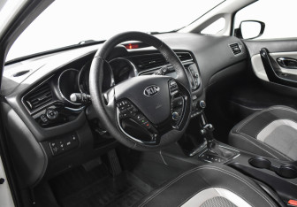 Подержанный автомобиль Kia Ceed Hatchback 2018 года (9 фото)