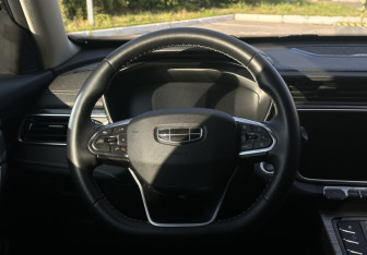 Подержанный автомобиль Geely Atlas Pro 2023 года (14 фото)