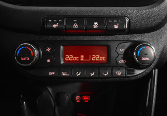 Подержанный автомобиль Kia Ceed Hatchback 2018 года (16 фото)
