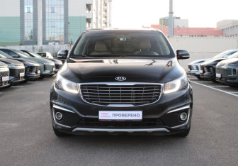 Подержанный автомобиль Kia Carnival 2017 года (2 фото)