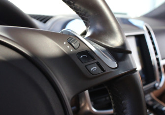 Подержанный автомобиль Porsche Cayenne 2013 года (16 фото)