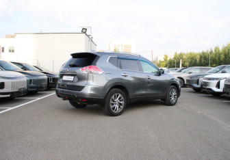 Подержанный автомобиль Nissan X-Trail 2015 года (4 фото)