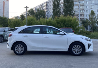 Подержанный автомобиль Kia Ceed Hatchback 2019 года (4 фото)