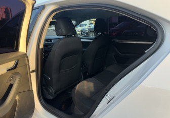 Подержанный автомобиль Skoda Octavia Liftback 2013 года (12 фото)