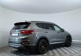 Подержанный автомобиль Hyundai Santa Fe 2019 года (5 фото)