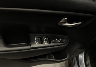Подержанный автомобиль Kia Rio Hatchback 2019 года (10 фото)