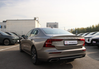 Подержанный автомобиль Volvo S60 2020 года (6 фото)
