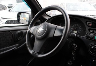 Подержанный автомобиль Chevrolet Niva 2010 года (11 фото)