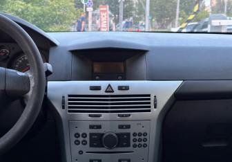Подержанный автомобиль Opel Astra Hatchback 2010 года (13 фото)
