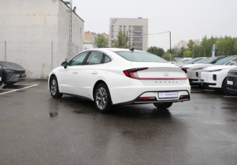 Подержанный автомобиль Hyundai Sonata 2021 года (5 фото)