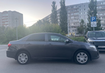 Подержанный автомобиль Toyota Corolla Sedan 2012 года (4 фото)