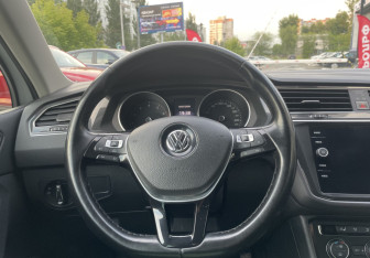 Подержанный автомобиль Volkswagen Tiguan 2018 года (14 фото)