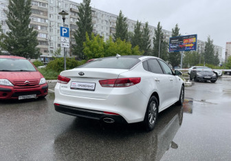 Подержанный автомобиль Kia Optima Sedan 2018 года (5 фото)